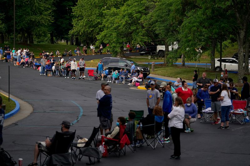 © Reuters. People  wait outside Kentucky Career Center in Frankfort