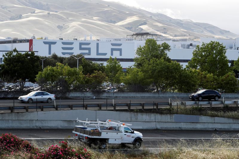 &copy; Reuters. Автомобильный завод Tesla во Фремонте