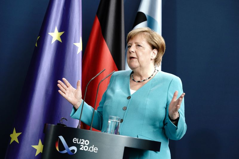 &copy; Reuters. La canciller alemana Angela Merkel en una una conferencia de prensa a través de una videoconferencia en Berlín, Alemania, el 2 de julio de 2020