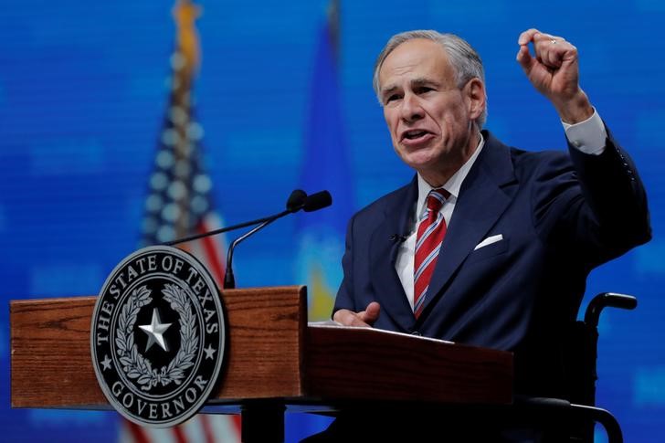 &copy; Reuters. Texas Governor Greg Abbott speaks at the annual NRA convention in Dallas, Texas