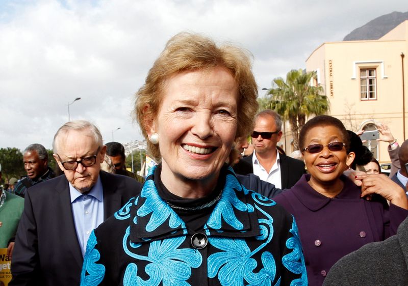 &copy; Reuters. Former Irish President Mary Robinson joins Martti Ahtisaari and Graca Machel, widow of former President Nelson Mandela on a walk to commemorate what would have been Mandela&apos;s 99th birthday