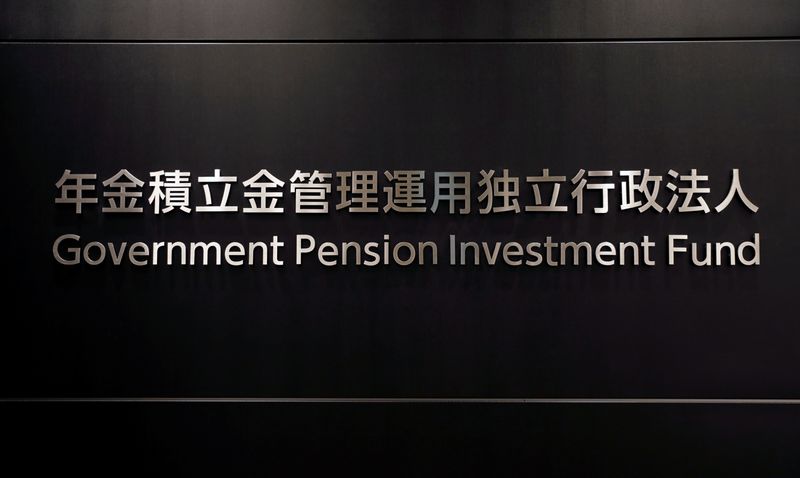 &copy; Reuters. FILE PHOTO:  Sign of Japan&apos;s GPIF is seen in Tokyo