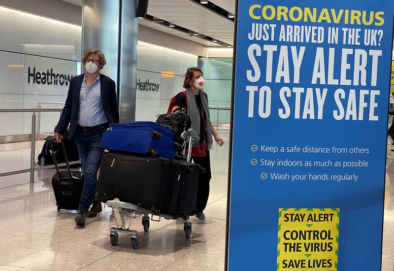 &copy; Reuters. FILE PHOTO: Passengers arrive at Heathrow Airport, as Britain launches its 14-day quarantine for international arrivals, following the outbreak of the coronavirus disease (COVID-19), London, Britain