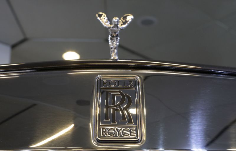 &copy; Reuters. FILE PHOTO: The &quot;Spirit of Ecstasy&quot; bonnet ornament is seen on a Rolls Royce car at the Top Marques fair in Monaco