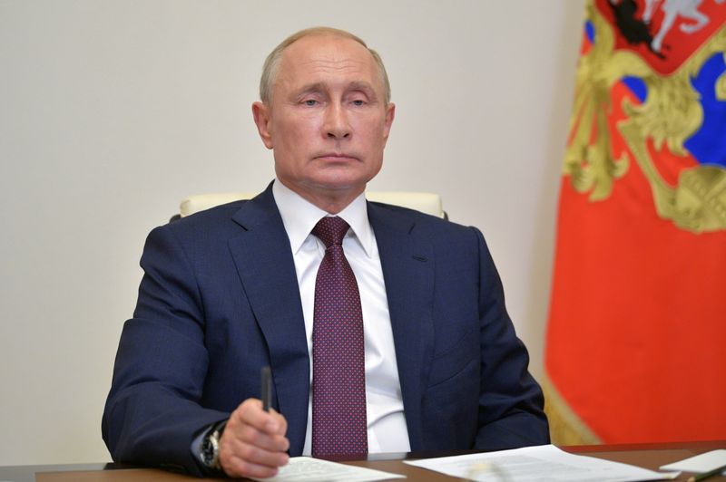 © Reuters. بوتين يقول الروس صوتوا بقلوبهم لتمديد حكمه