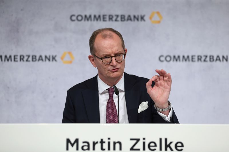 &copy; Reuters. FILE PHOTO: Germany&apos;s Commerzbank AG hold their annual results press conference in Frankfurt