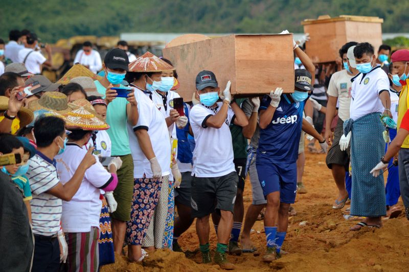 &copy; Reuters. Jade mine collapses following a landslide in Hpakant