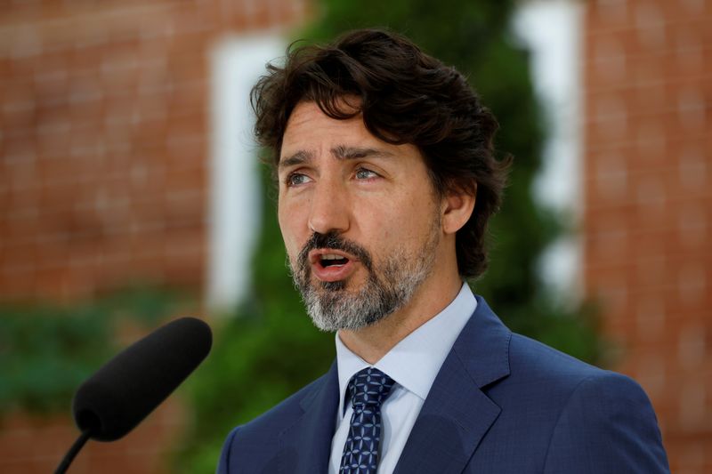 &copy; Reuters. FOTO DE ARCHIVO: El primer ministro de Canadá, Justin Trudeau, asiste a una conferencia de prensa en Rideau Cottage en Ottawa, Ontario, Canadá, el 22 de junio de 2020