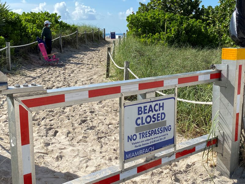 &copy; Reuters. South Florida beaches closed ahead of the Fourth of July weekend, in Miami Beach