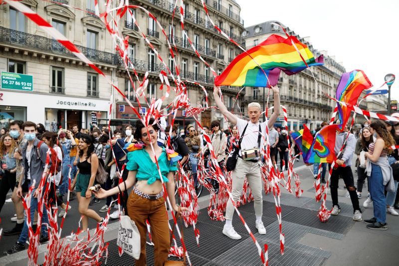 &copy; Reuters. Paris LGBT march