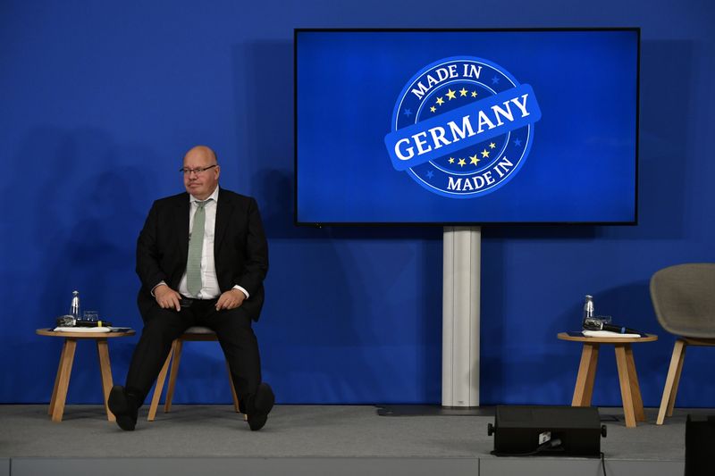&copy; Reuters. وزير الاقتصاد الألماني يتوقع تعافيا اقتصاديا من أكتوبر
