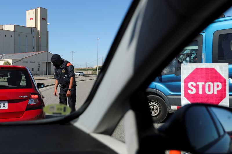 &copy; Reuters. スペイン、北西・北東部で再封鎖　新型コロナ感染封じ込めへ