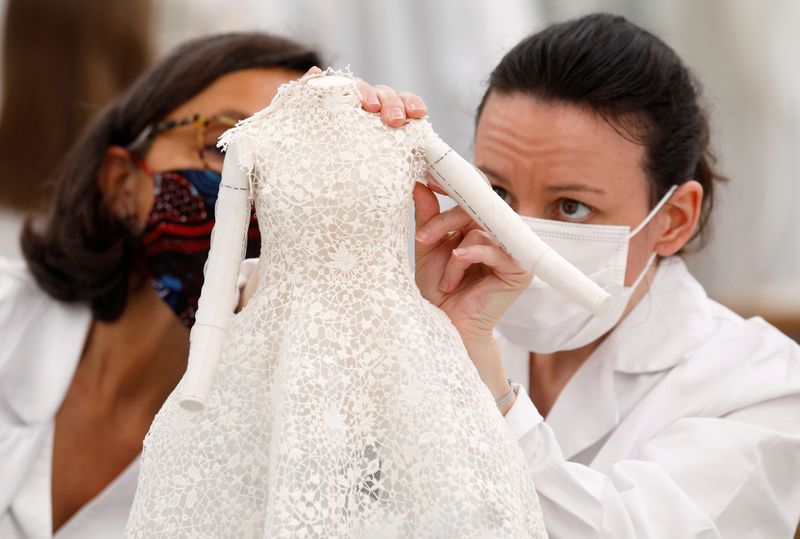 &copy; Reuters. La semana de la Alta Costura en París pasa a ser online tras brote de Coronavirus