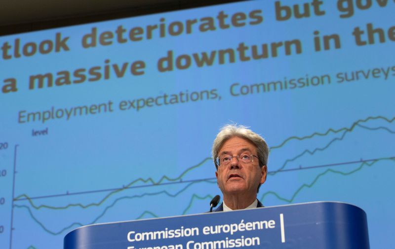 &copy; Reuters. Il Commissario all&apos;economia Ue Paolo Gentiloni durante una conferenza stampa a Bruxelles