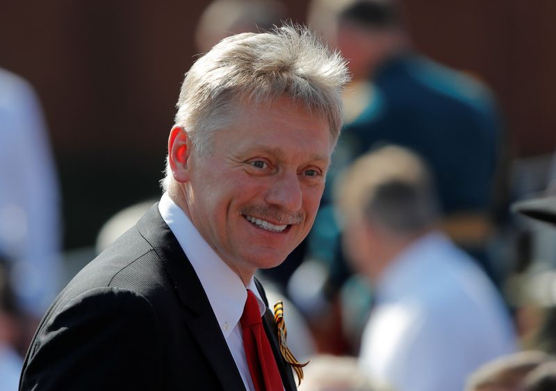 &copy; Reuters. FOTO DE ARCHIVO: El portavoz del Kremlin, Dmitry Peskov, antes del Desfile del Día de la Victoria en la Plaza Roja de Moscú, Rusia