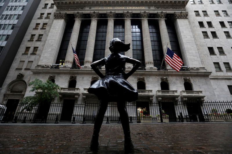 &copy; Reuters. FILE PHOTO: The Fearless Girl statue is seen outside the NYSE in New York