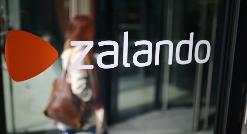 &copy; Reuters. The logo of fashion retailer Zalando is pictured at the new headquarters in Berlin
