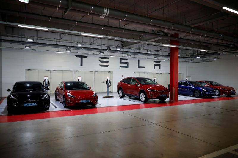© Reuters. Tesla electric vehicles for test driving are parked in Hanam