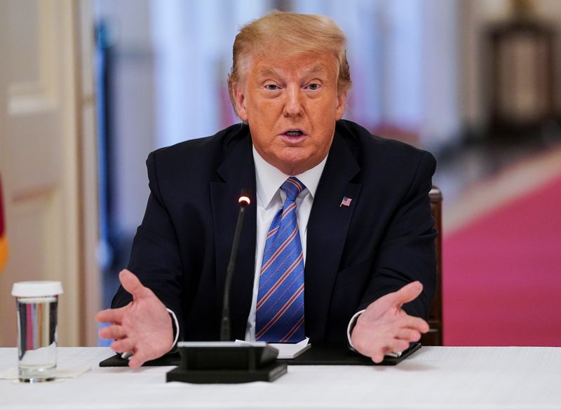 © Reuters. U.S. President Trump hosts coronavirus response event on reopening schools at the White House in Washington