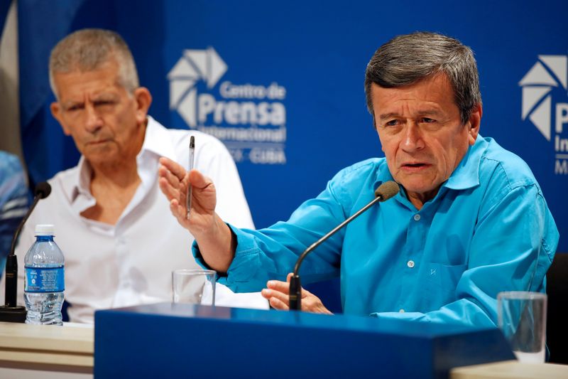 &copy; Reuters. Foto de archivo. El jefe del equipo negociador de la guerrilla colombiana del Ejército de Liberación Nacional (ELN), Pablo Beltrán, habla en una conferencia de prensa en La Habana