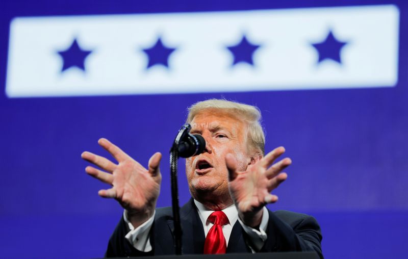 &copy; Reuters. FILE PHOTO: U.S. President Donald Trump delivers an &quot;Address to Young Americans&quot; in Phoenix, Arizona