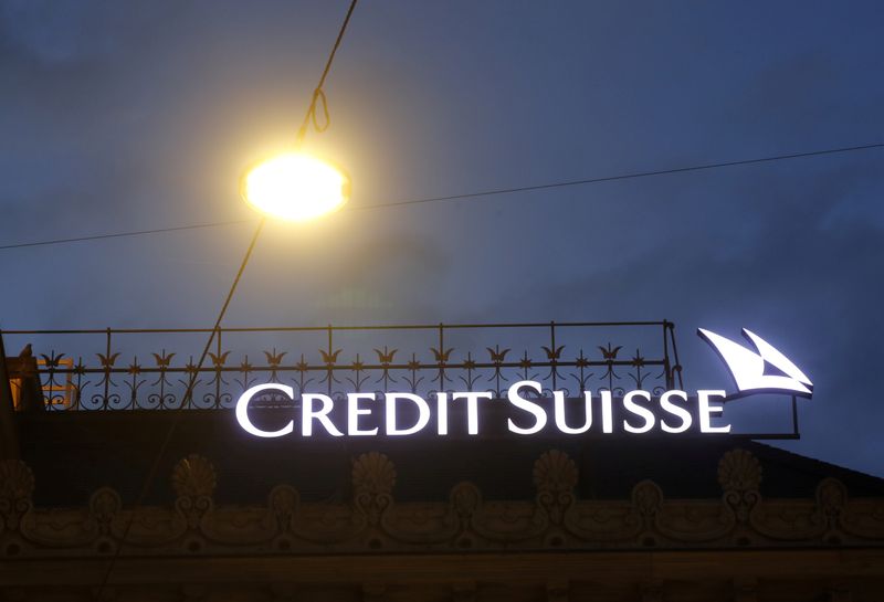 &copy; Reuters. Logo della banca svizzera Credit Suisse davanti alla sede di Zurigo
