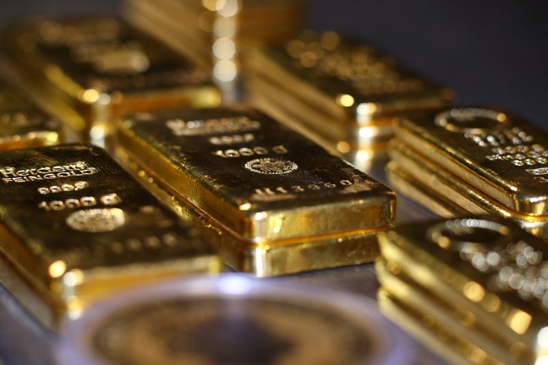 &copy; Reuters. Золотые слитки и монеты в сейфах золотого дома Pro Aurum в Мюнхене