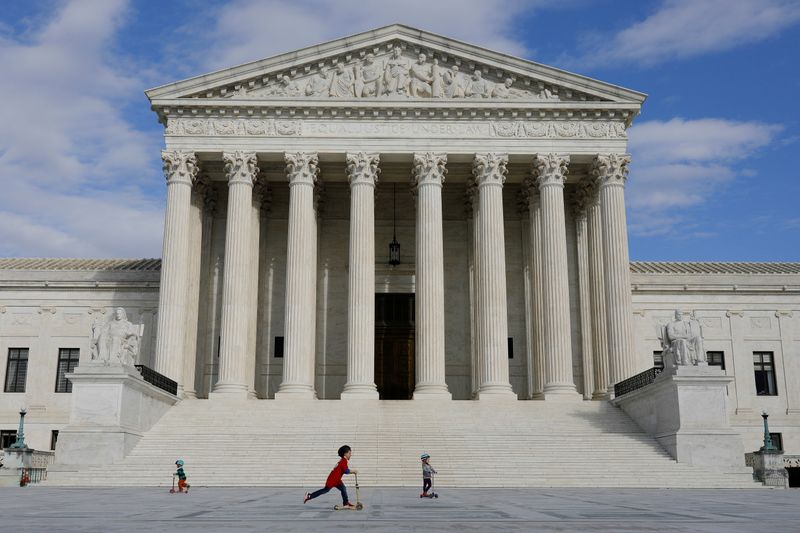 &copy; Reuters. FILE PHOTO: Children ride scooters across the plaza at the United States Supreme Court, following the government&apos;s notice to halt all building tours due to the (COVID-19) coronavirus, on Capitol Hill in Washington
