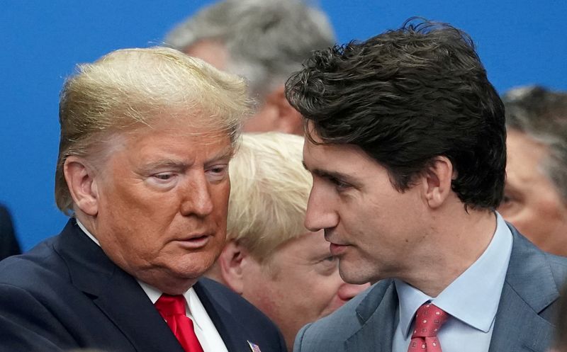 &copy; Reuters. FILE PHOTO: Trump and Trudeau meet at the NATO summit in Watford