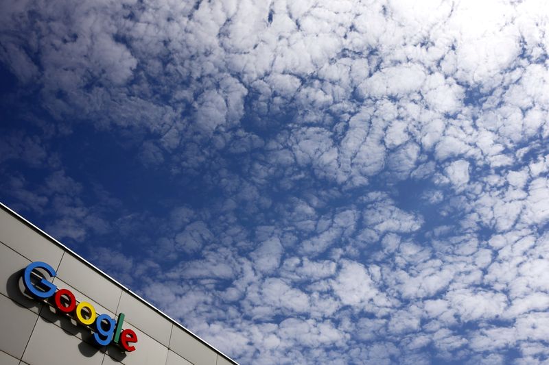 &copy; Reuters. FOTO DE ARCHIVO: Un logo de Google se ve en un edificio de oficinas en Zurich, Suiza, el 1 de julio de 2020