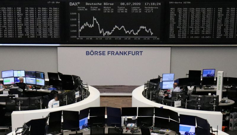 &copy; Reuters. Il grafico dell&apos;indice tedesco DAX nella sede della Borsa di Francoforte