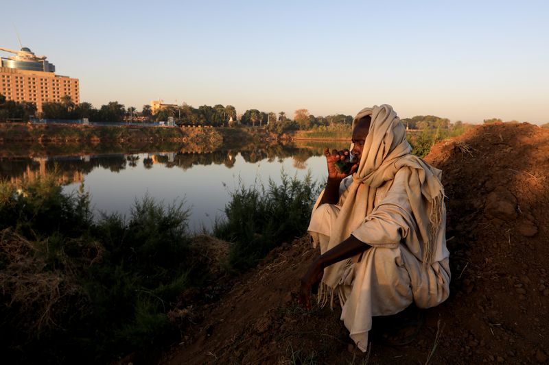 &copy; Reuters. مخاوف عند التقاء النيلين في السودان من أن يُضعف سد النهضة تدفق المياه