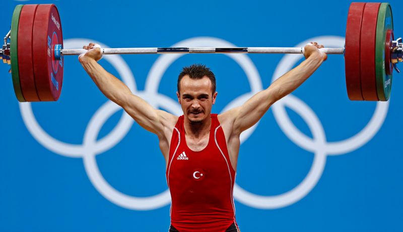 &copy; Reuters. Turkey&apos;s Mete Binay competes on the men&apos;s 69Kg Group A weightlifting competition at the ExCel venue at the  London 2012 Olympic Games