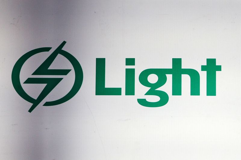 © Reuters. Logo da Light em painel na bolsa de valores de São Paulo