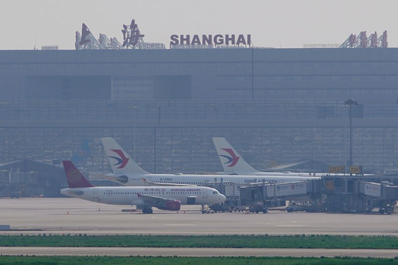 &copy; Reuters. China Eastern Airlines aircraft are seen parked on the tarmac in Hongqiao International Airport in Shanghai