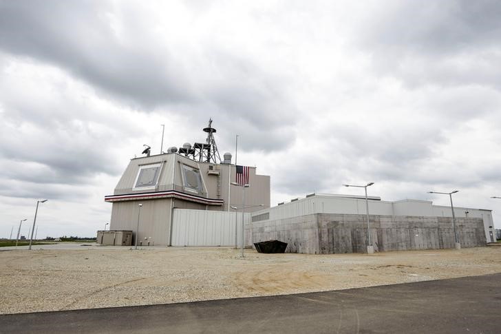 &copy; Reuters. 日本、イージス・アショア配備再開も　海上や沿岸に発射台設置案