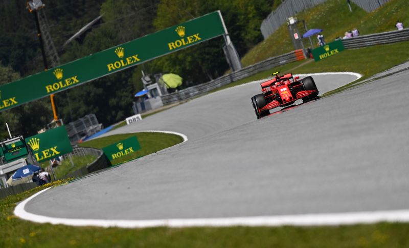 &copy; Reuters. Il veicolo di Formula Uno Ferrari, guidato da Charles Leclerc, durante le prove presso il Circuito Red Bull Ring in Austria