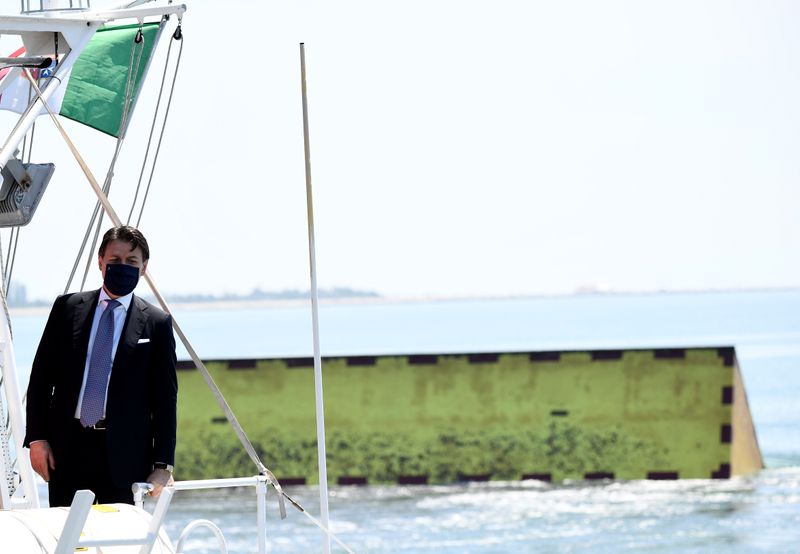 &copy; Reuters. Il presidente del Consiglio Giuseppe Conte a Venezia per la cerimonia di innalzamento delle paratoie del Mose.