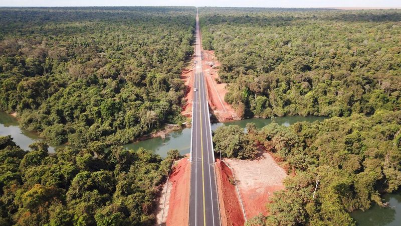 &copy; Reuters. Ponte ao longo de rodovia BR-242, no Mato Grosso