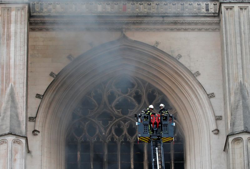 © Reuters. Fire at the Cathedral of Saint Pierre and Saint Paul in Nantes