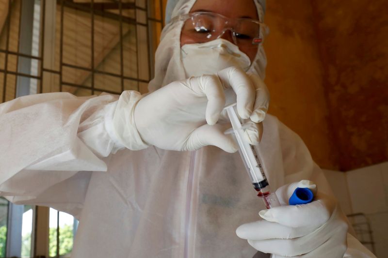 &copy; Reuters. Rapid testing center for coronavirus disease (COVID-19) outside Hanoi