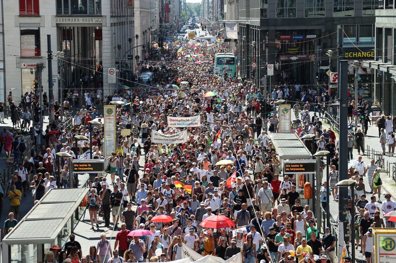 &copy; Reuters. Demonstration against the government&apos;s restrictions amid the coronavirus disease (COVID-19) outbreak, in Berlin