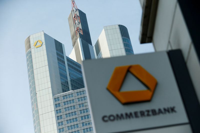 &copy; Reuters. FILE PHOTO: A Commerzbank logo is pictured before the bank&apos;s annual news conference in Frankfurt