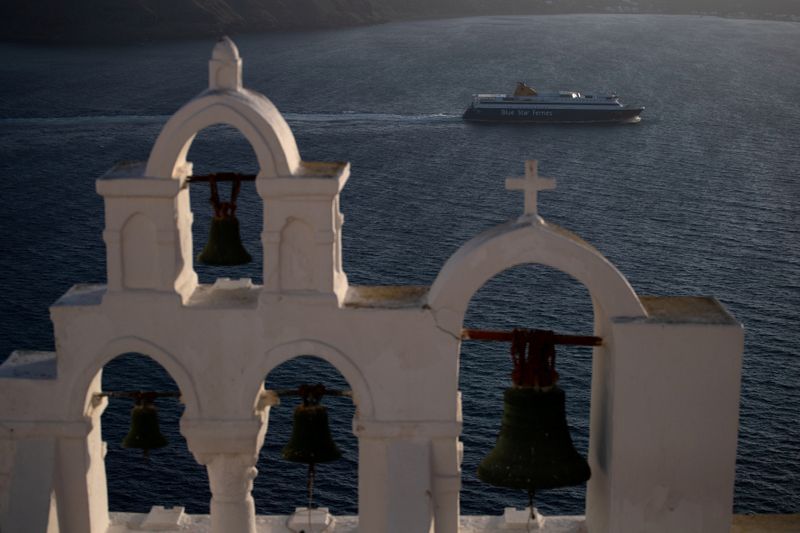 &copy; Reuters. FILE PHOTO: A ferry sails near the island of Santorini, Greece
