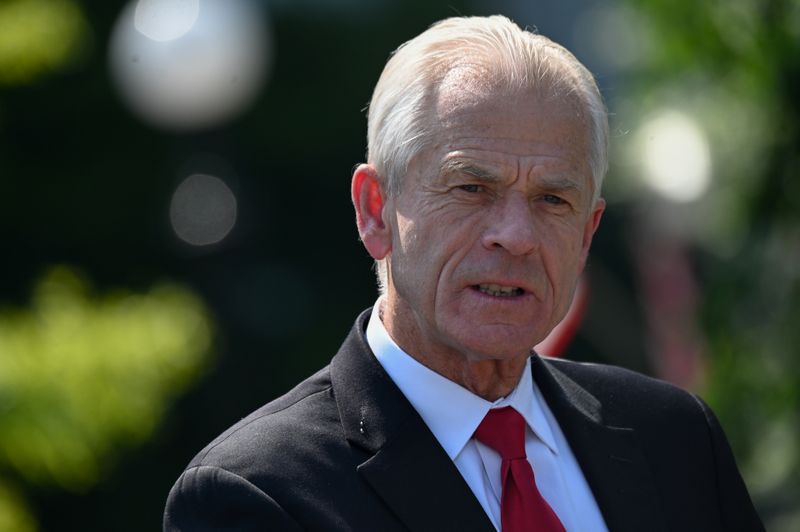 &copy; Reuters. White House adviser Peter Navarro speaks to reporters outside the West Wing in Washington