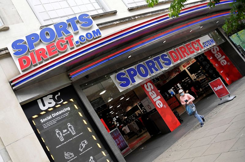 © Reuters. FILE PHOTO: Branch of Sports Direct seen in Oxford Street, London
