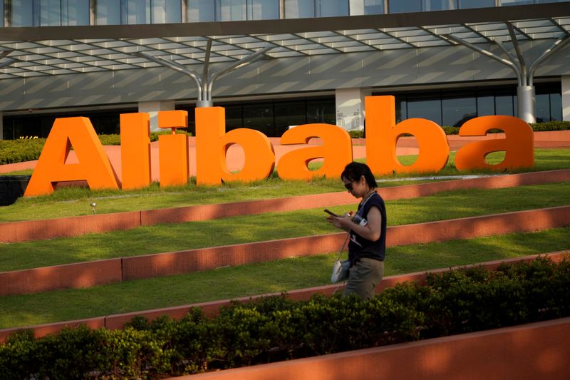 &copy; Reuters. FILE PHOTO: The logo of Alibaba Group is seen at the company&apos;s headquarters in Hangzhou