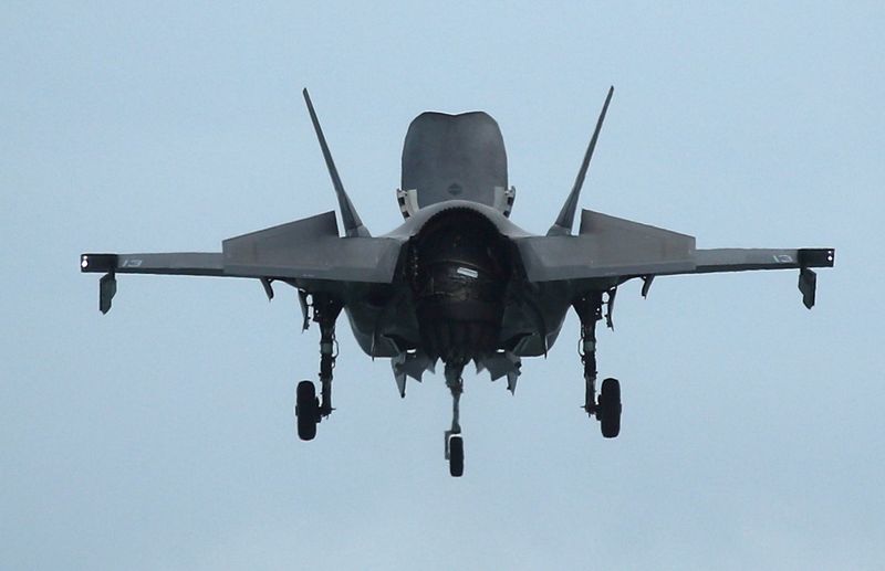 &copy; Reuters. FILE PHOTO: A U.S. Marine Corps F-35B Joint Strike Fighter hovers in an aerial display during a media preview of the Singapore Airshow in Singapore