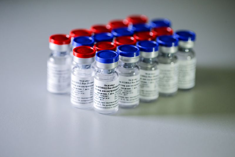 &copy; Reuters. Frascos de vacina contra Covid-19 desenvolvida pelo Instituto Gamaleya, de Moscou