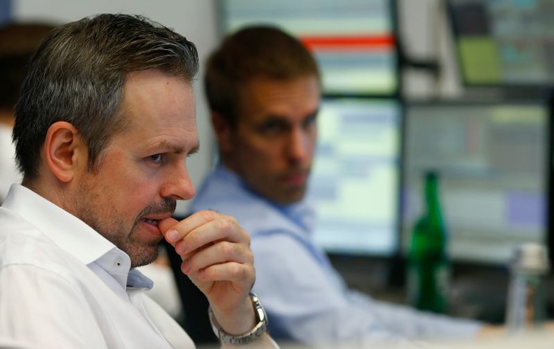 © Reuters. LES BOURSES EUROPÉENNES TERMINENT EN BAISSE